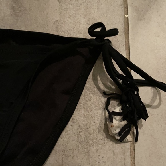 Black bikini bottoms with adjustable ties - Picture 2 of 5